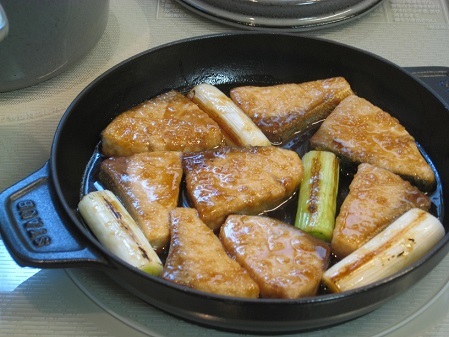 ストウブで ブリの照り焼き丼 温玉のせ キッチンで猫と ストウブで ブリの照り焼き丼 温玉のせ キッチンで猫と