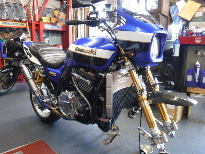 ZRX1200R・・・マグネシュームホイール。_a0163159_23445355.jpg