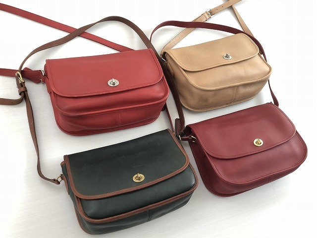 品薄のカラー【美品】COACHのレザーバック