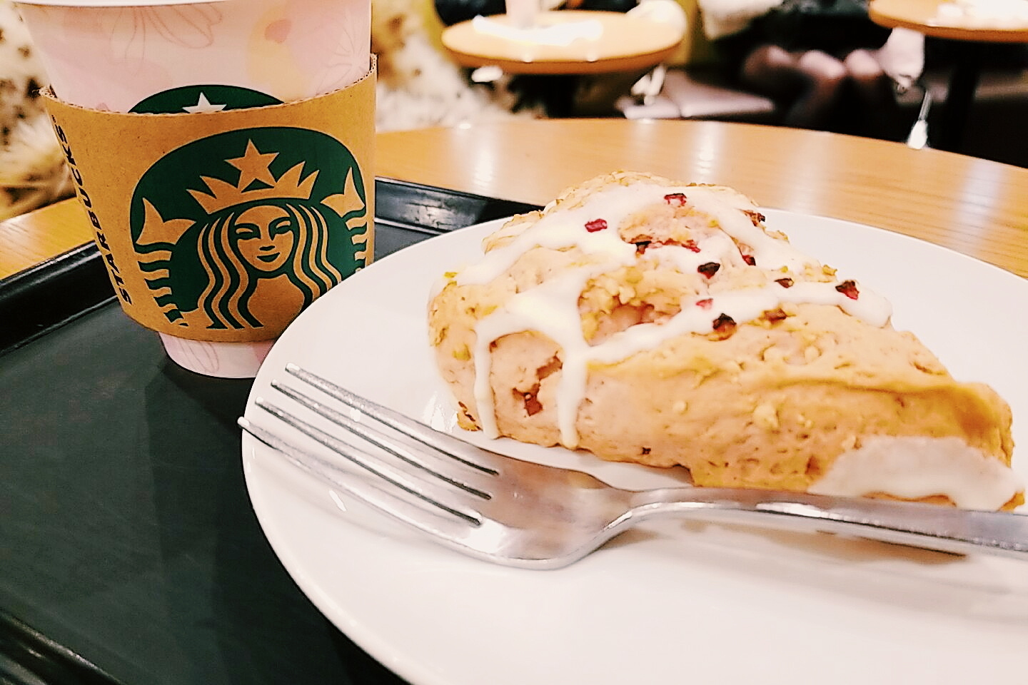 スタバのストロベリーチーズケーキスコーン Good Morning Gorgeous