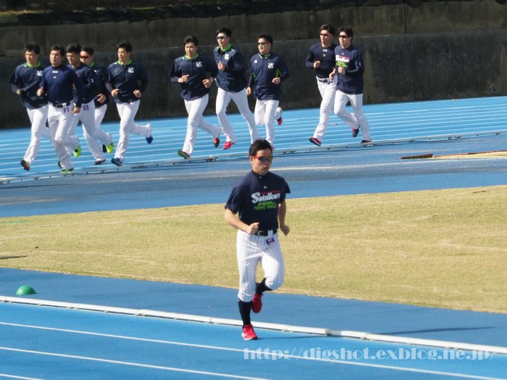 2018浦添キャンプ、山崎晃大朗選手（動画5）_e0222575_1624325.jpg