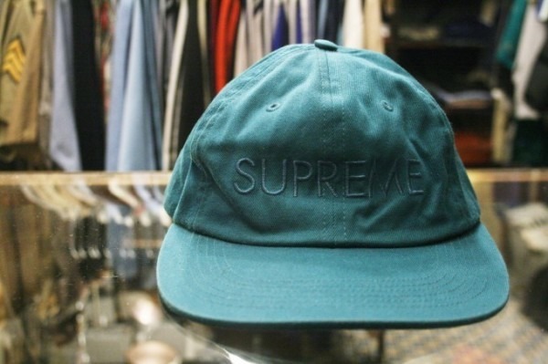 2月22日猫の日逃した!!一日遅れで猫ちゃんです!! 入荷SUPREME パーカー セーター キャップ類_f0180307_00210779.jpg