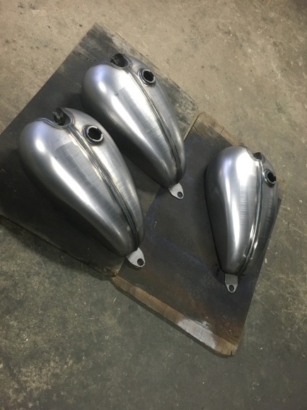SR400 500 ボンネビルタンク : CUSTOM REPORT