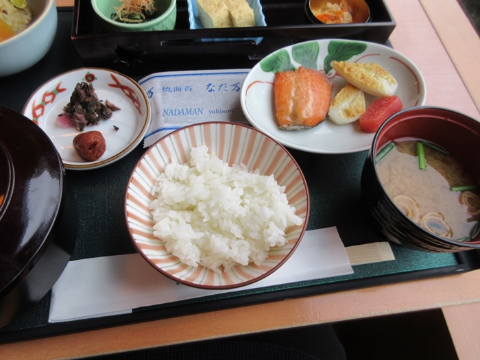 【ホテルニューオータニ】「紀尾井なだ万」で和朝食_b0009849_19291084.jpg