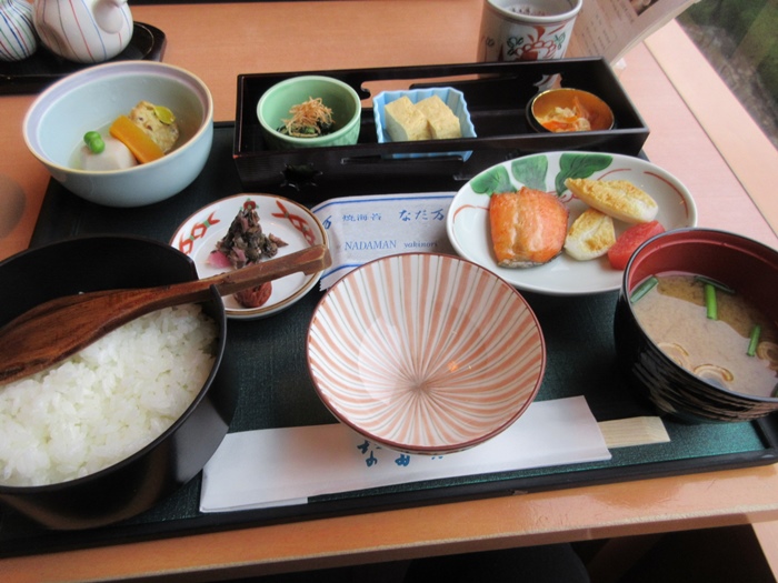 【ホテルニューオータニ】「紀尾井なだ万」で和朝食_b0009849_1929280.jpg