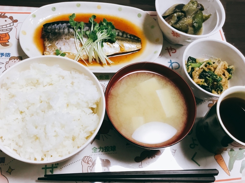 &#127803;ひまわり荘 夕食&#127803; サバの煮付け、ナスの味噌炒め、ほうれん草とモヤシのゴマ炒め_c0357519_17514814.jpeg