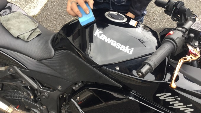 バイクのタンクについた細かい傷を消す。 : ネコトバイク2 -日本