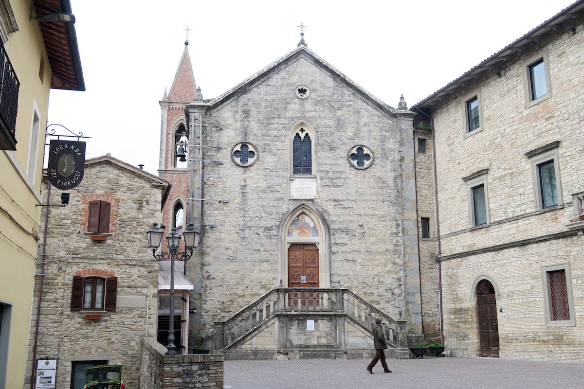 中世の町と絵を愛で町歩き、イタリア ピエートラルンガ_f0234936_641459.jpg