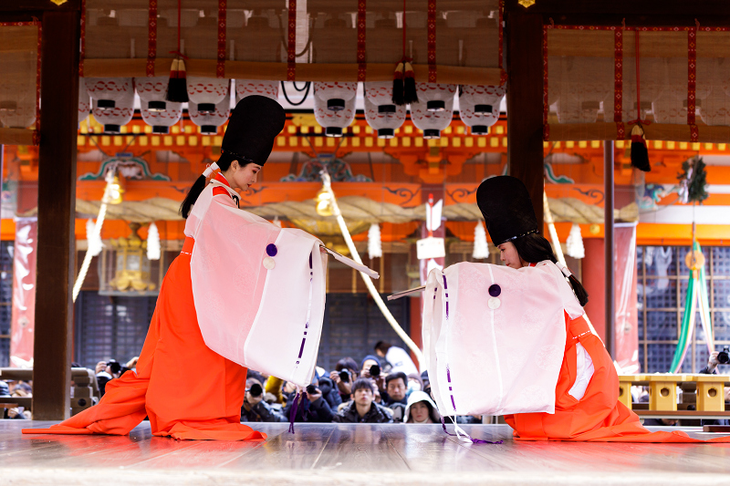 祇園さんの節分祭・舞踊奉納と豆まき（日本今様謌舞楽会の皆さん）_f0155048_11272118.jpg