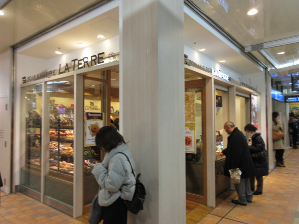 BOULANGERIE LA TERRE（ブーランジェリー ラ・テール）ecute品川south店_c0152767_21084338.jpg