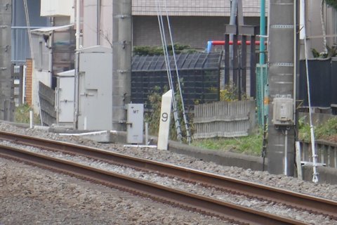 井荻第3号踏切道・西武新宿線9kmポスト_a0121671_18430615.jpg