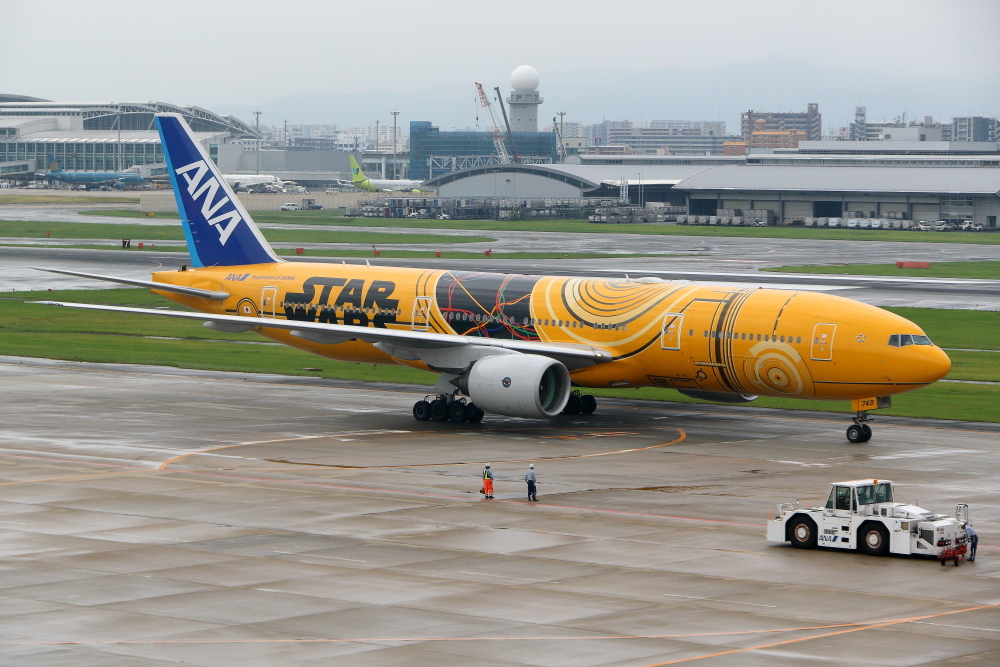 2017福岡遠征 その16 C-3PO ANA JETのタキシング_e0204891_19570661.jpg