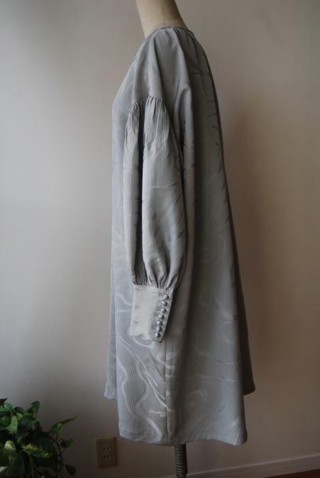 着物リメイク・綾子の羽織から包みボタンいっぱいワンピ_d0127925_18491065.jpg