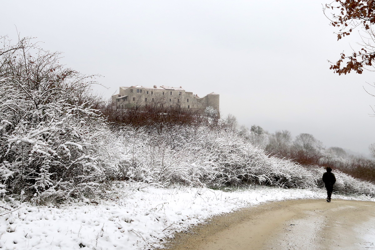 雪降り積もるテッツィオ山、イタリア ペルージャ_f0234936_8321812.jpg