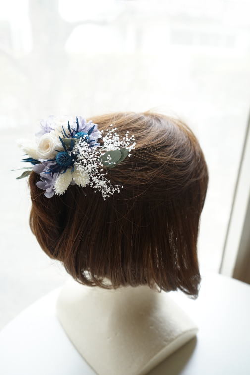 #ブルー系の小花を集めたクラッチブーケ_a0136507_22551212.jpg