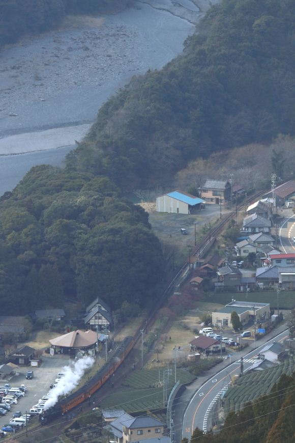 曇り空の日の小さな白煙 - 大井川・2017年 -_b0190710_21543288.jpg