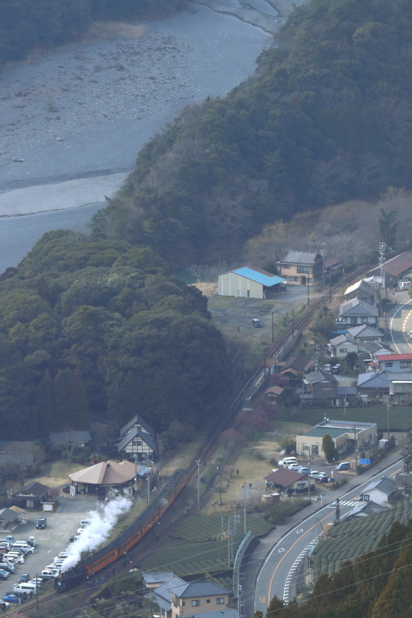 曇り空の日の小さな白煙　- 大井川・2017年 -_b0190710_21543288.jpg