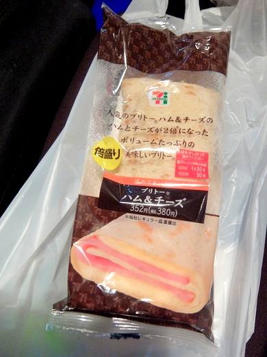 定番 セブン イレブン ブリトー 倍盛りハム チーズ 380円 更に倍 食欲記