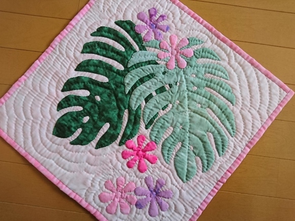 ハワイアンキルト モンステラ のタペ完成 グランマの戯れ