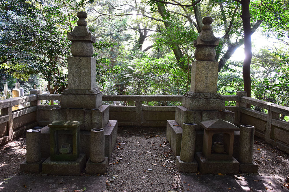 幕末京都逍遥　その１５　「霊山正法寺・品川弥二郎夫妻の墓」_e0158128_22063075.jpg