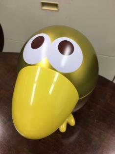 キョロ缶のきんの金ラベル賞 （金のキョロちゃん缶 興味深く）