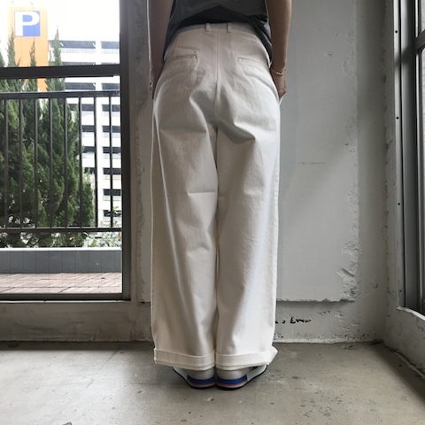 朗らかに白いパンツ_d0364239_19342681.jpg