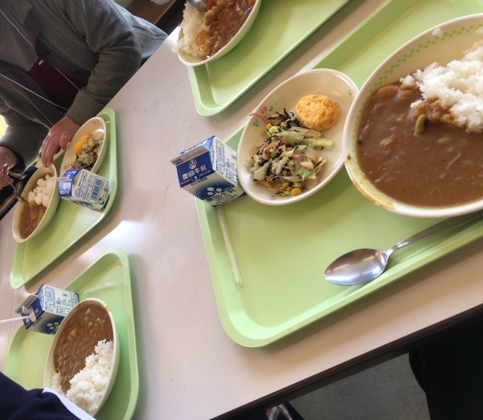 牧中ランチルームで給食会_d0182179_12413515.jpg