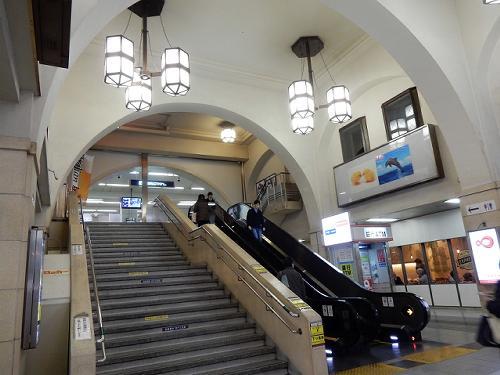 阪急三宮駅の西口 神戸トピックス