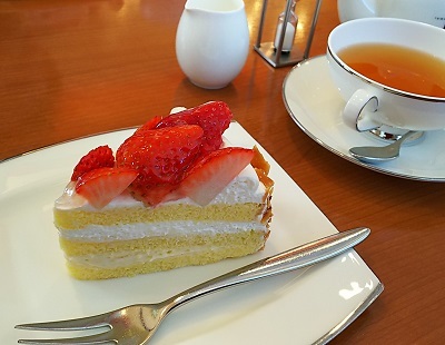 いちごケーキ_a0316366_19530103.jpg