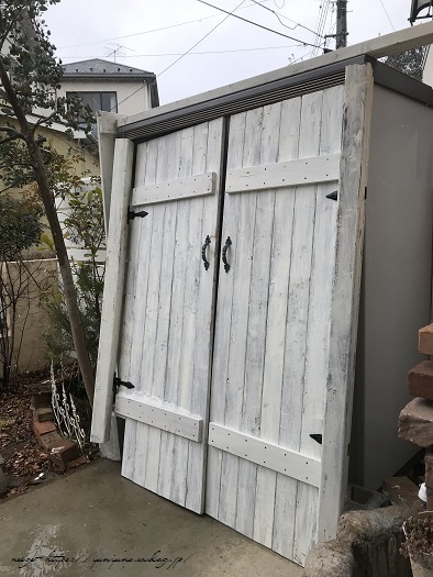 【日曜大工でDIY】手作りのフェンスと小屋みたいな物置と。庭づくりひとまず終了♪_f0023333_21512032.jpg