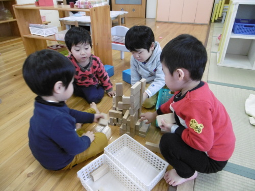 「花の子クラスの遊び」_a0323443_11563048.jpg
