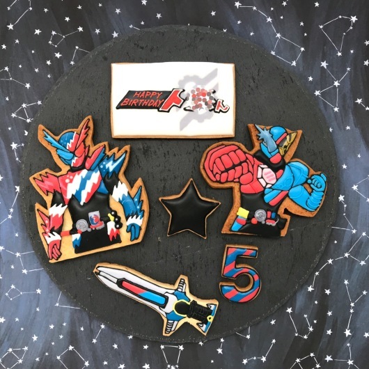 仮面ライダー　ガッチャード　アイシングクッキー 配送のお客様からのオーダーでした！ オーダー誠にありがとうご