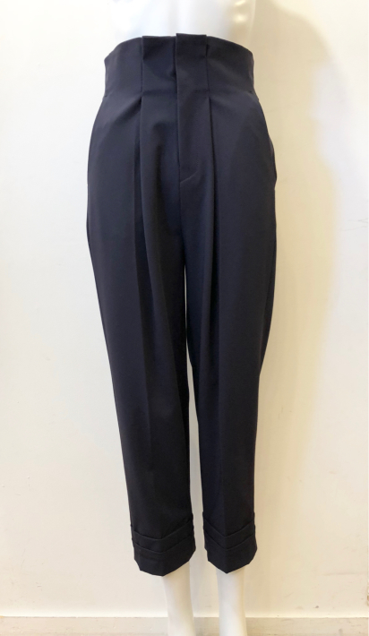 Cloche ハイウエストタックテーパードパンツ Scarecrow スタッフ日記 Cloche ハイウエストタックテーパードパンツ Scarecrow スタッフ日記