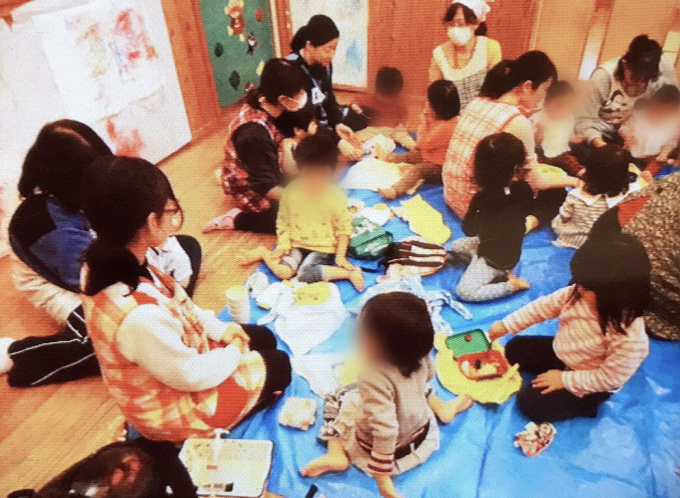 お弁当遠足ごっこをしました♪_c0293682_21211892.jpg
