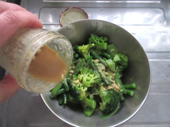 ＜イギリス料理・レシピ＞ 中近東風ブロッコリーのゴマ和え【Broccoli with Sesame Sauce】_e0038047_20362572.jpg