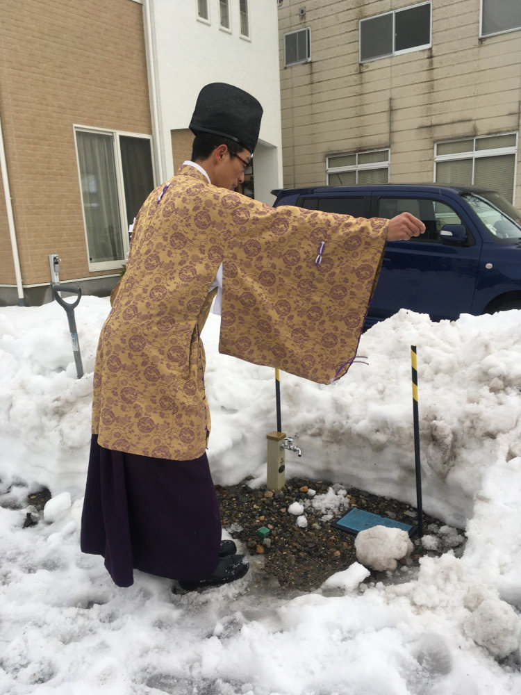 雪の中の地鎮祭_b0349892_09533111.jpg