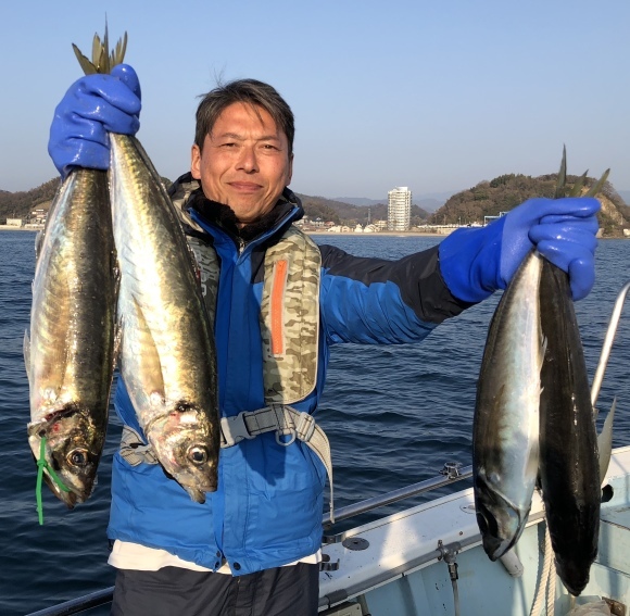 １１日・日・超～干満差極小でも、船にメガ☆大アジ付けたら入れ食いです(^▽^)_d0155615_20111834.jpeg