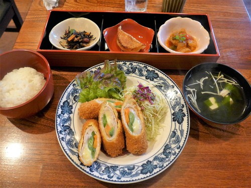 高円寺「家庭料理 まんまみじんこ洞」へ行く。_f0232060_12565635.jpg