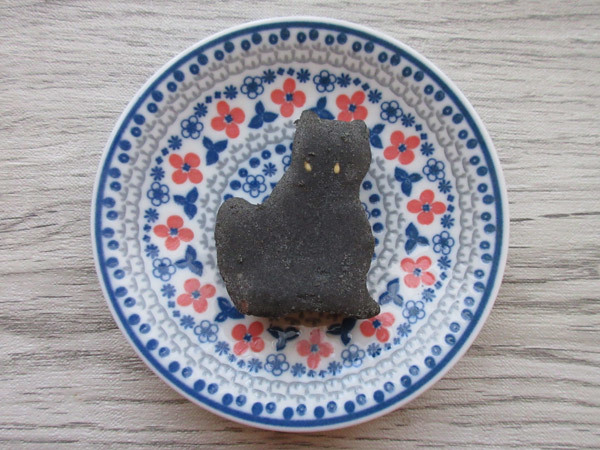 艾妮西點・烘焙 Annie Bakery 貓咪鳳梨酥(猫の形のパイナップルケーキ)_c0152767_21065888.jpg