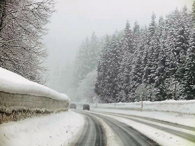 藤田八束の鉄道写真＠雪の青森、豪雪と貨物列車「レッドサンダー」  _d0181492_21583327.jpg