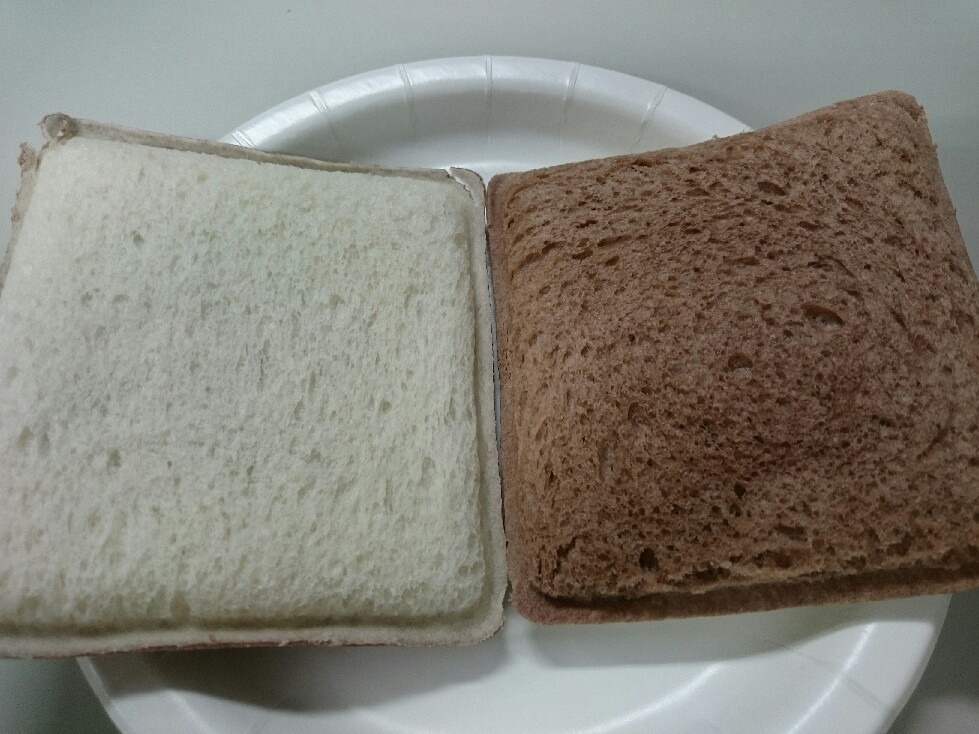 3/10 ランチパックカフェ池袋店 苺レアチーズ風味 & ミルクチョコレート_b0042308_01403238.jpg