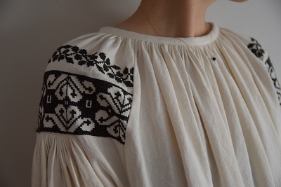 コットン と 刺繍の組み合わせ 。_b0110582_15220859.jpg