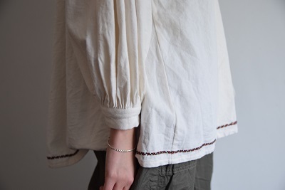 コットン と 刺繍の組み合わせ 。_b0110582_15281711.jpg