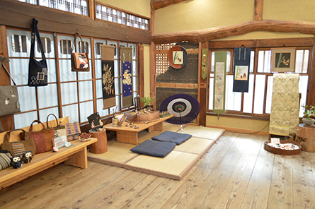 『第二回 布遊びの会 作品展』が開催されました。_b0186205_09102199.jpg
