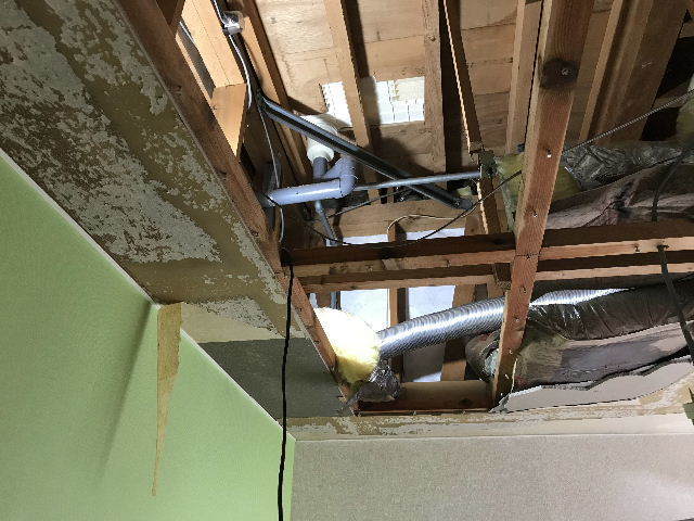 漏水天井修復作業_f0031037_19362881.jpg