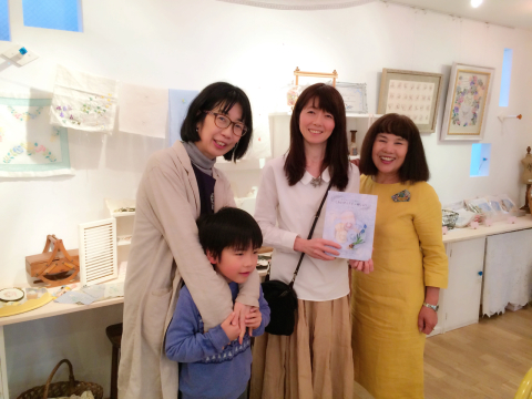 出版記念作品展初日スタートしました＾＾_a0157409_09315404.jpg