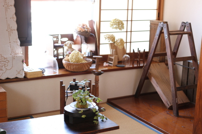 モノを減らしていくと、自然に収納も落ち着いてくるのかも...＋ 掲載のお知らせ_f0354014_13591144.jpg