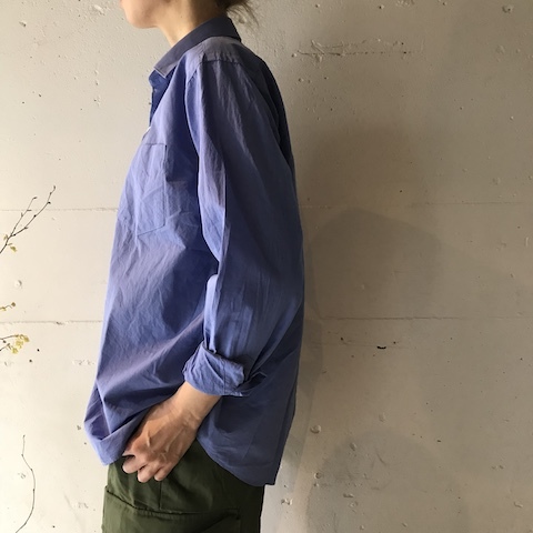 ブルーの色のシャツ　COMOLI_d0364239_19580203.jpg