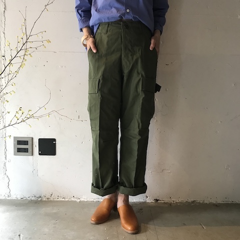 ブルーの色のシャツ　COMOLI_d0364239_19584285.jpg
