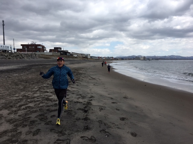大森浜にて砂浜トレーニング 函館マラソンを走る